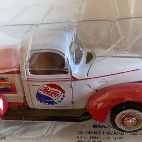 Vintage Golden wheels die cast Pepsi 1:24 Ford 1940 reproduction delivery truck - Picture 6 of 11
